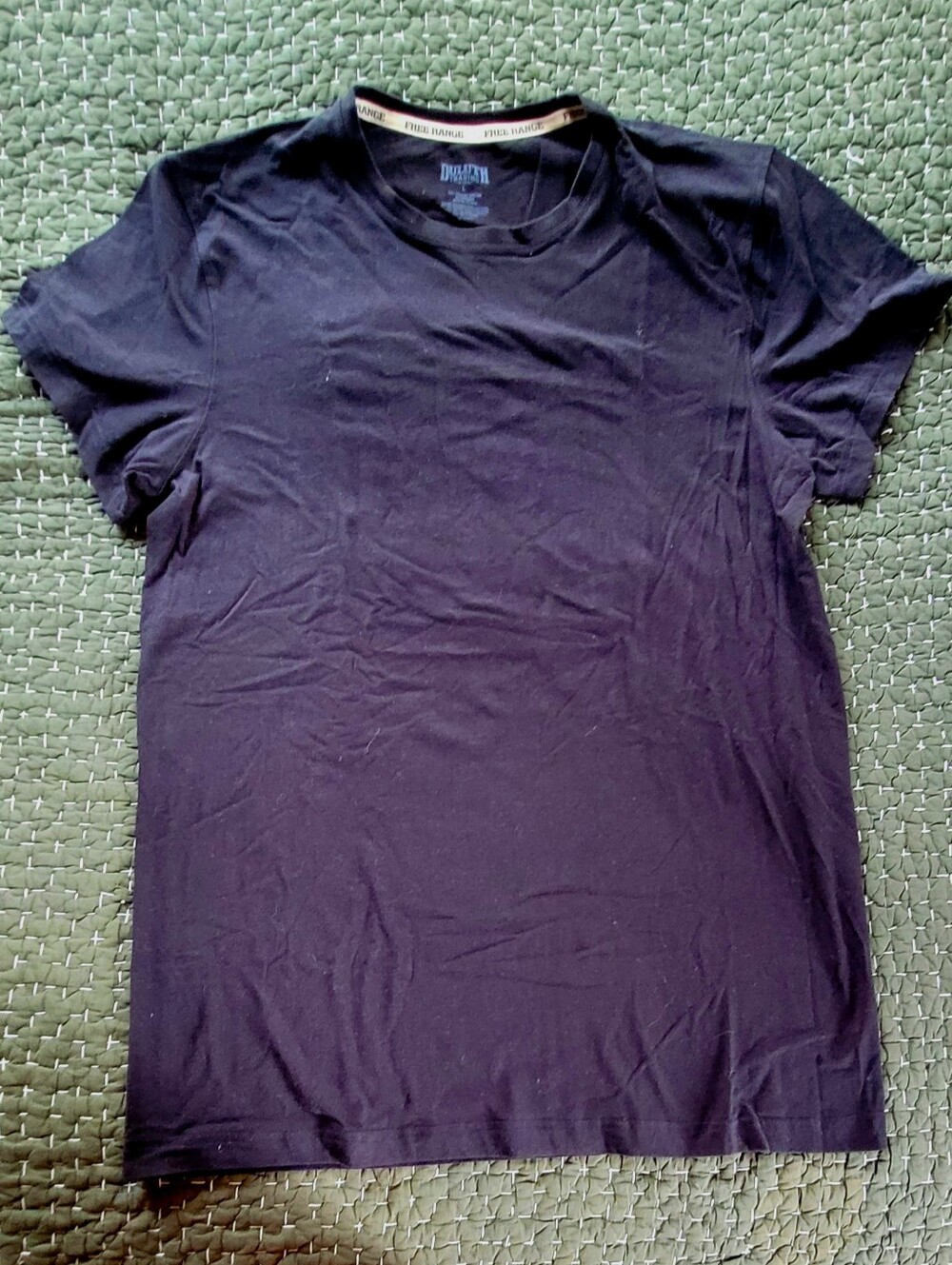 Duluth Trading Co. Men's Free Range Longtail Black Crew Neck Short Sleeve Tee
